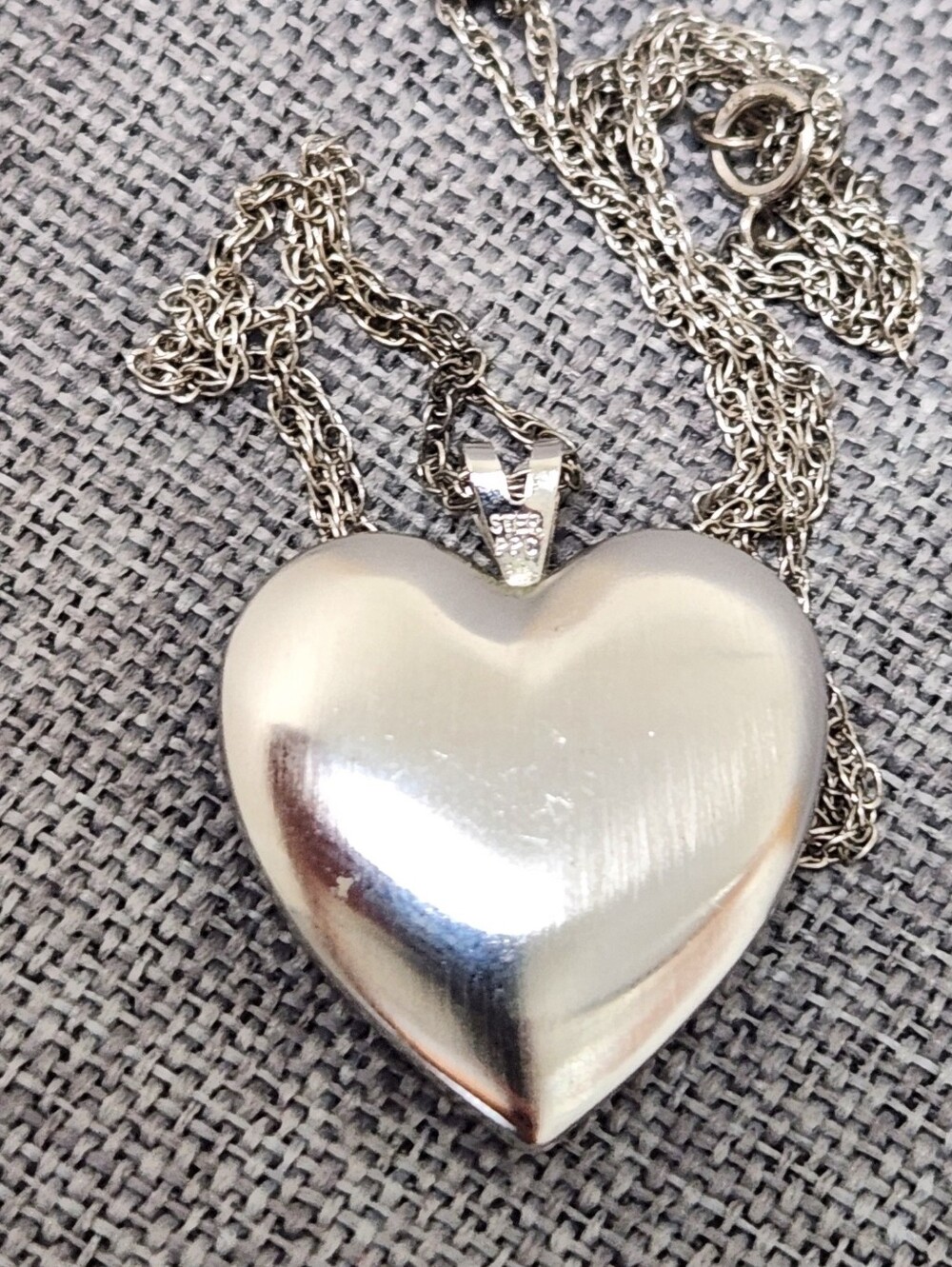 Grandma Sterling Silver Picture Locket & Chain. - Picture 4 of 7